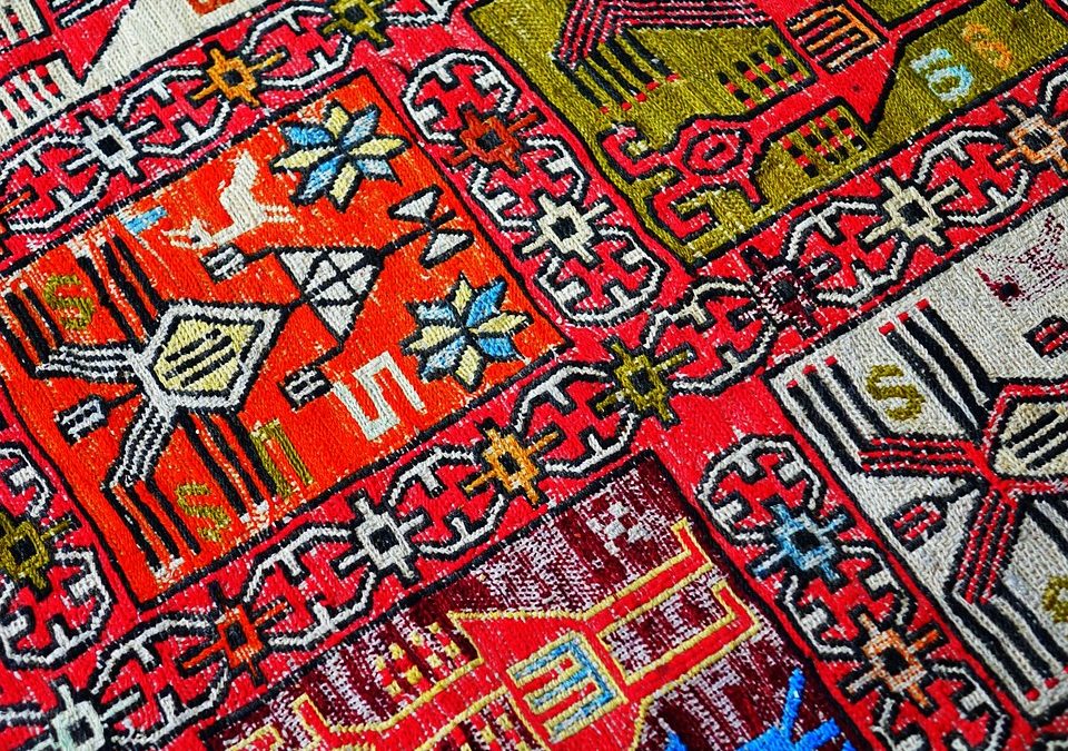 Tappeti Persiani: una Tradizione Millenaria di Colori